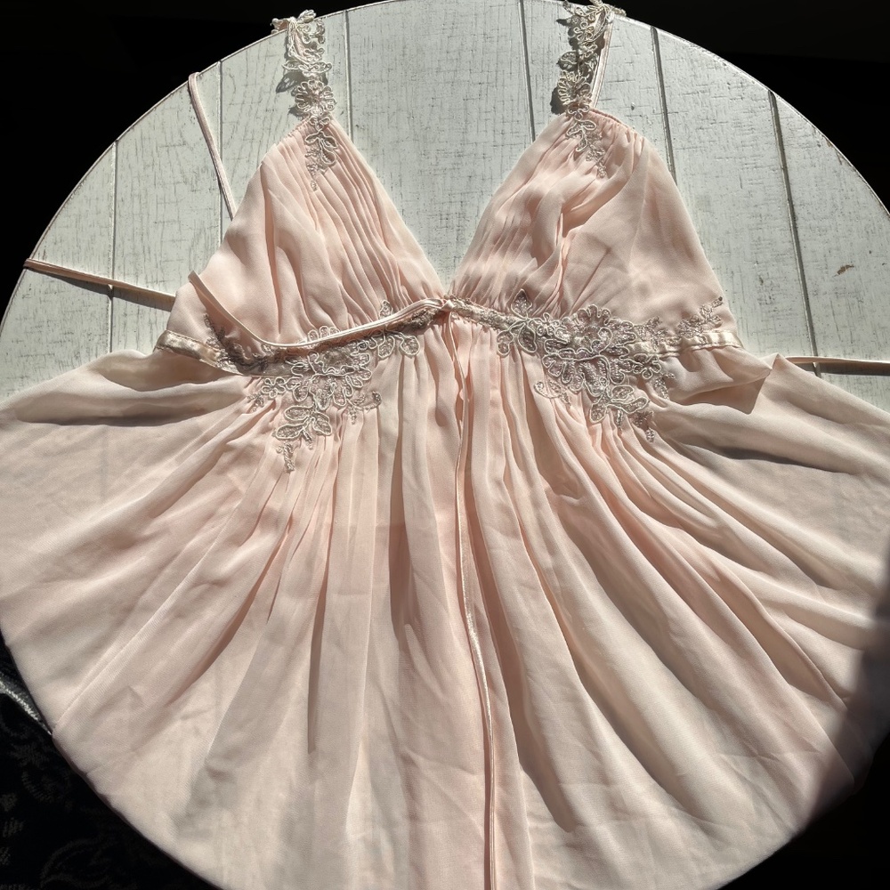 Vintage Lingerie Jon quil by Diane Samandi Baby Pink Teddy w lace detail. Sz L